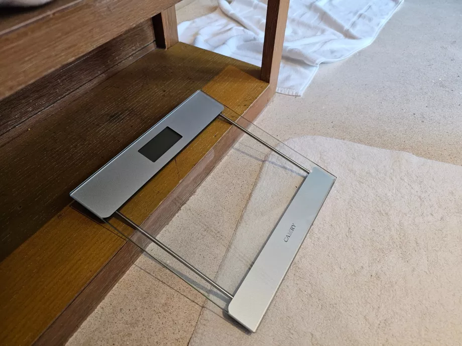 Pèse-personne dans la salle de bains