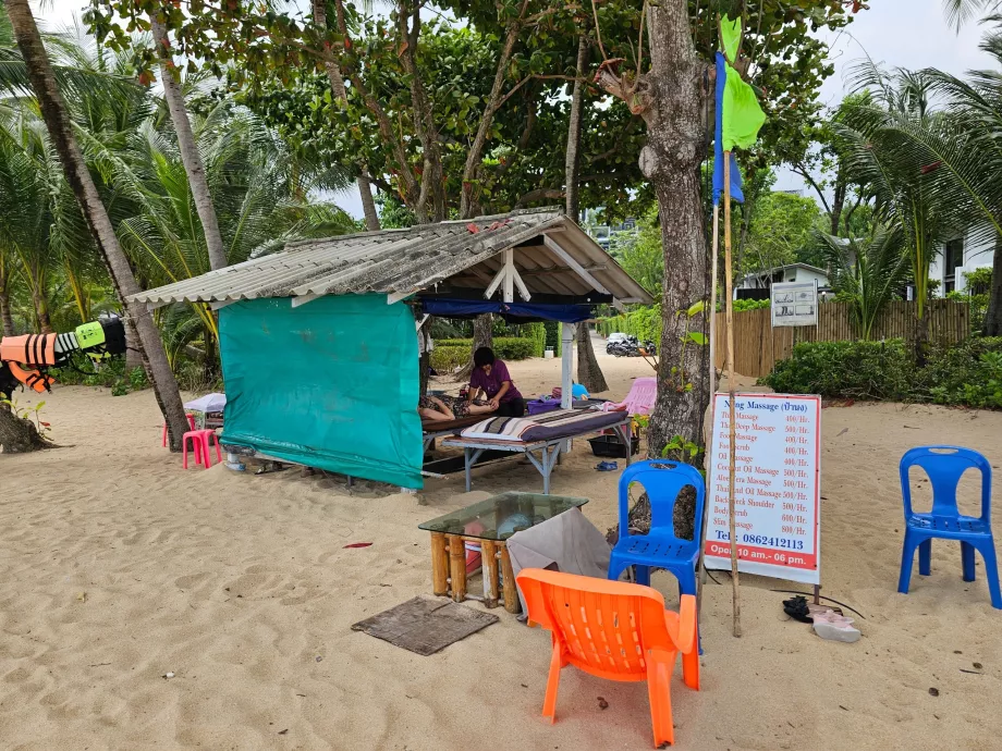Massages sur la plage de l'hôtel