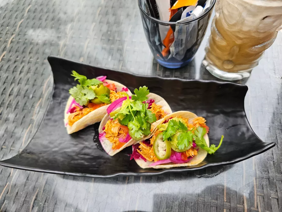 Tacos au bar de la plage du SIP