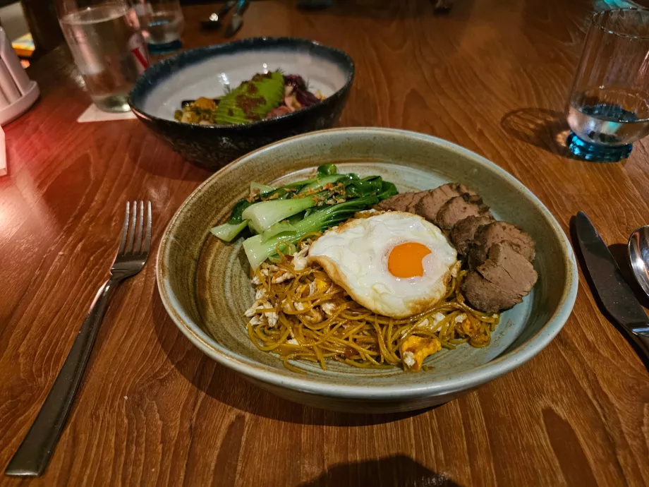 Dîner au restaurant de l'hôtel