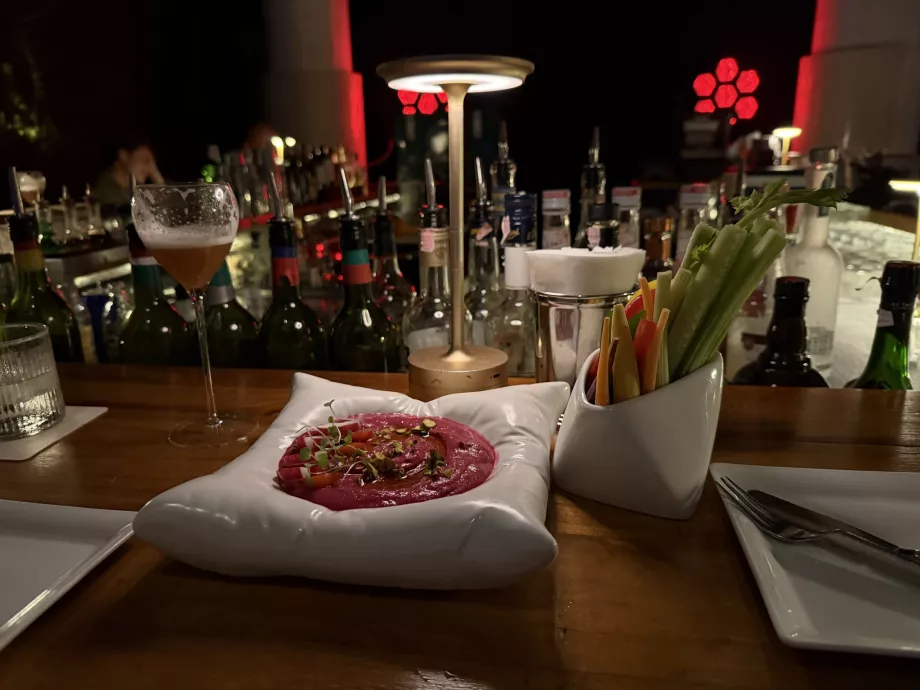 Houmous à la betterave dans le WooBar