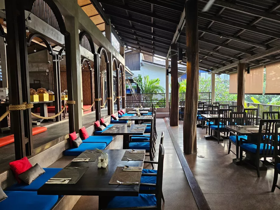 Restaurant de l'hôtel servant le petit-déjeuner