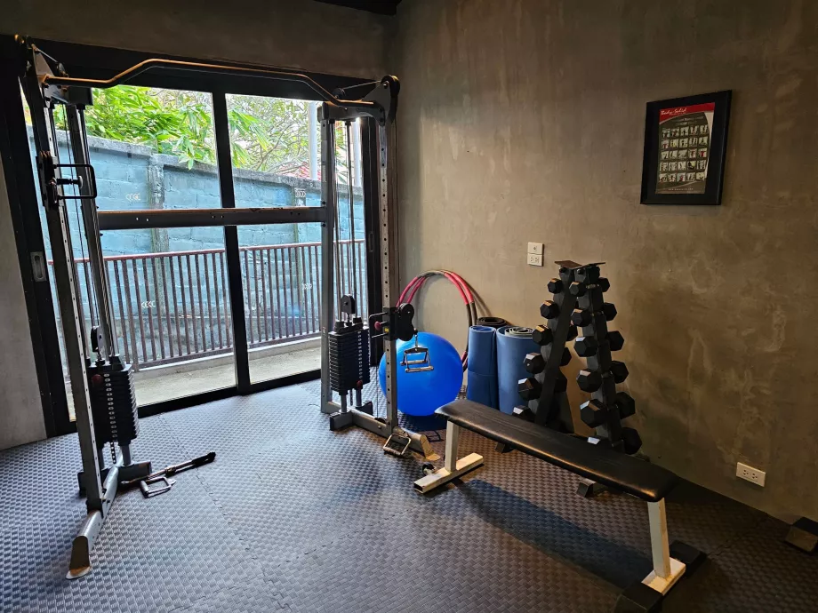 Gymnase avec des équipements vétustes