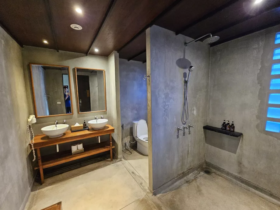 Salle de bain dans la salle de sport