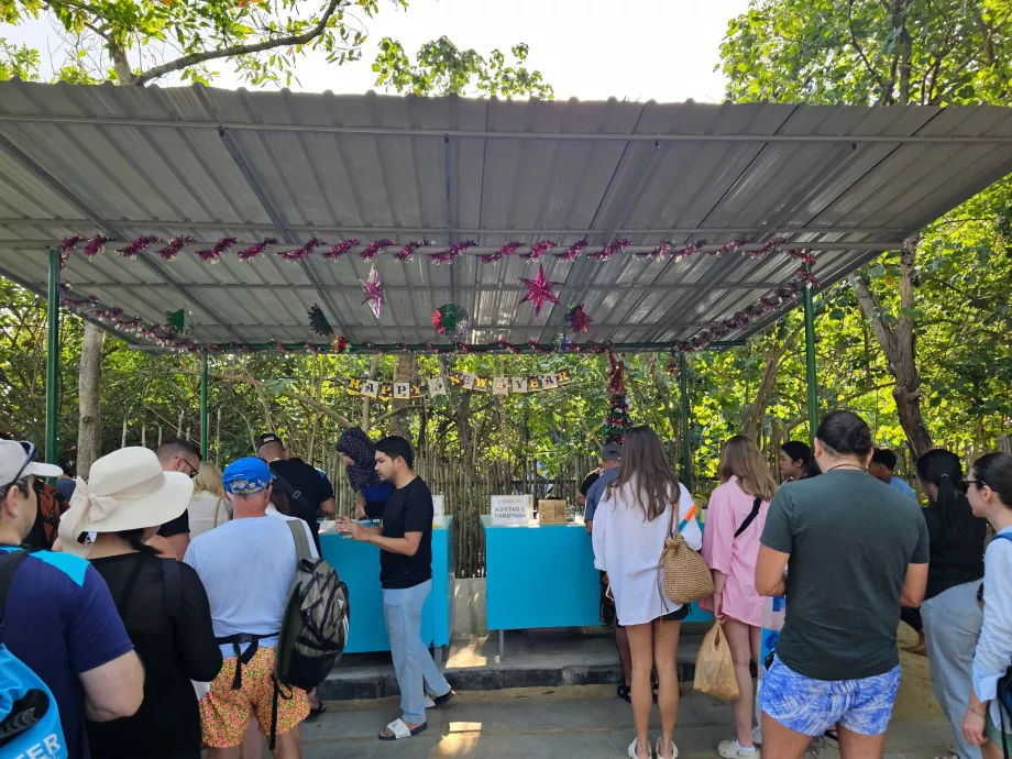 Enregistrement avant le départ à l'embarcadère (et paiement du droit d'entrée au parc national)