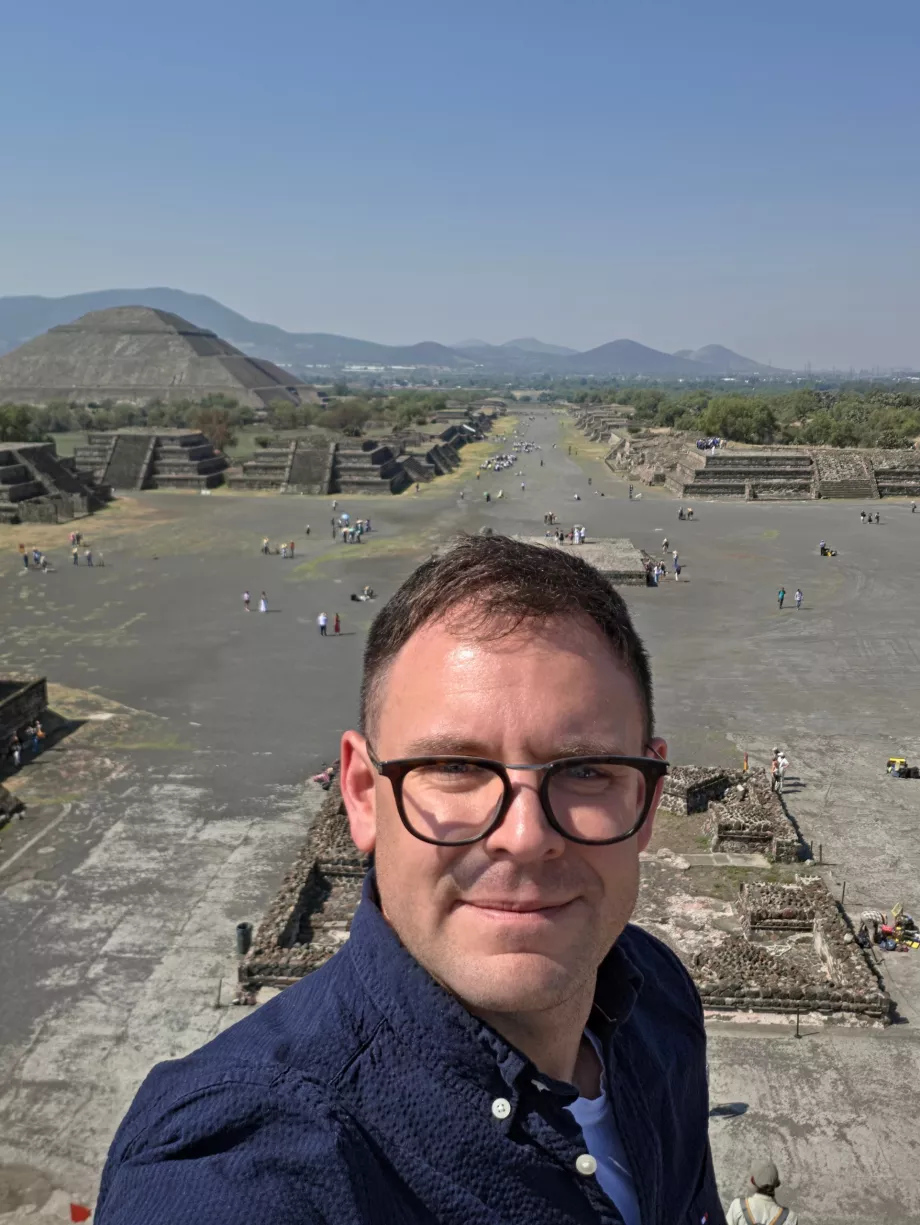 Moi aux pyramides de Teotihuacán