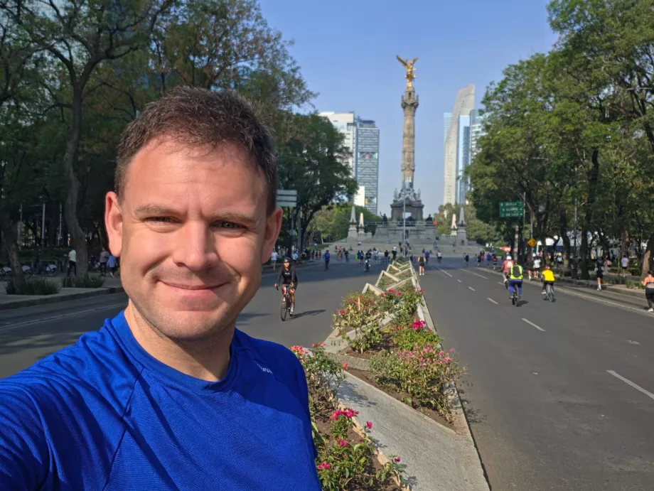 Course du dimanche matin dans les rues de CDMX
