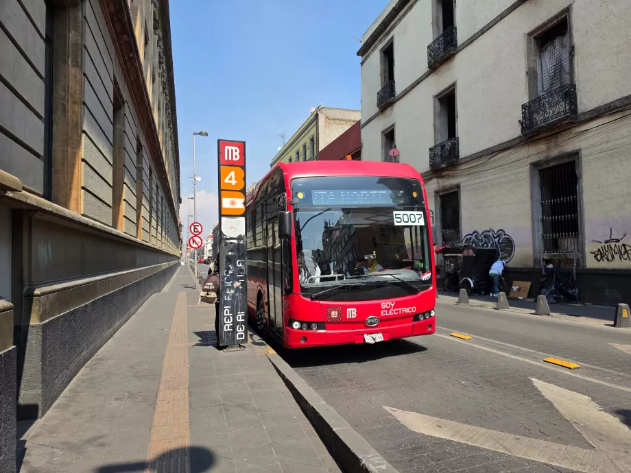Arrêt de Métrobus dans le centre historique