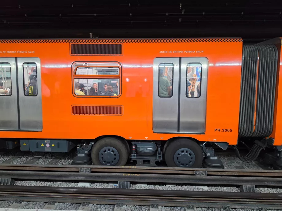 Pneus en caoutchouc sur les rames de métro