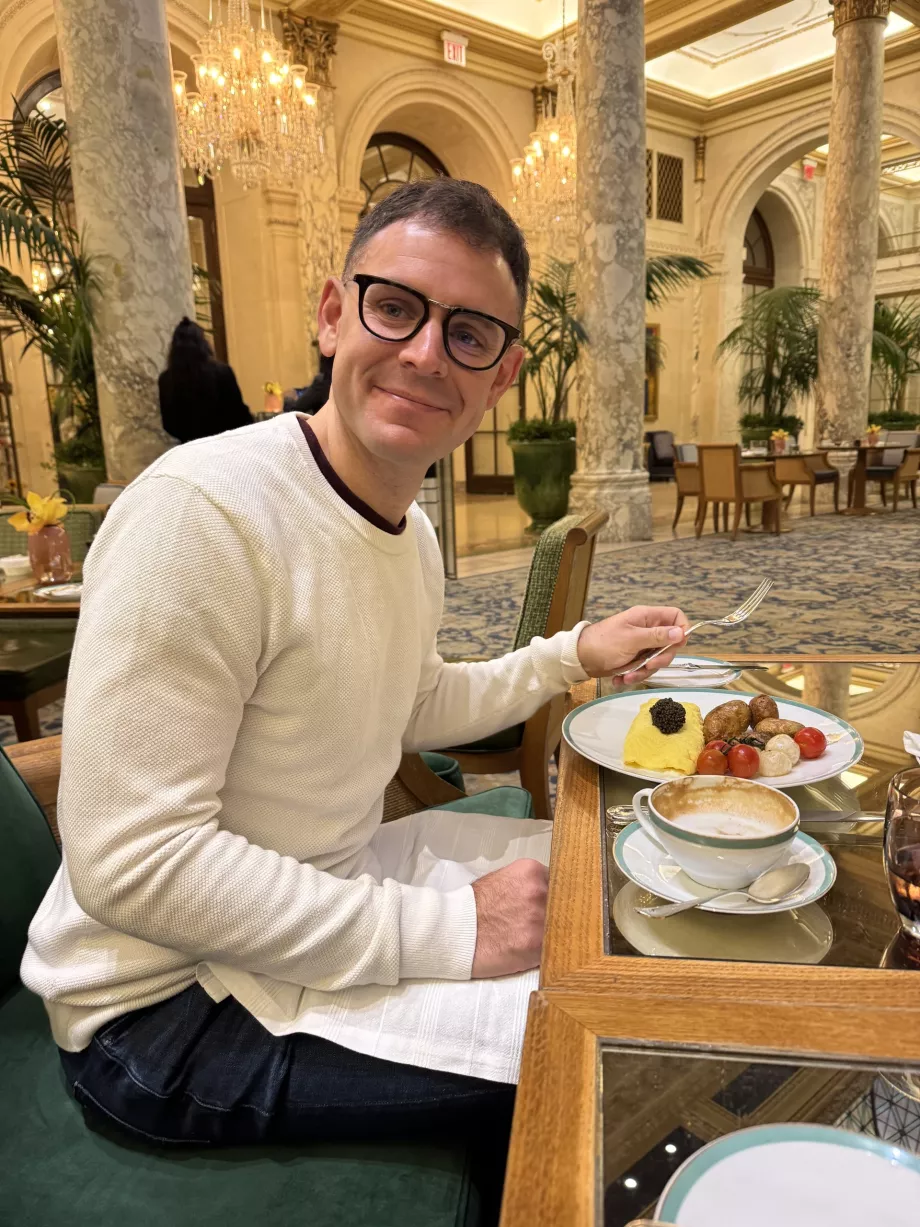 Moi pour le petit déjeuner à l'hôtel Plaza