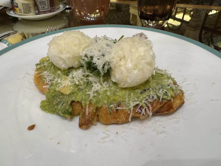 Petit-déjeuner, toast à l'avocat
