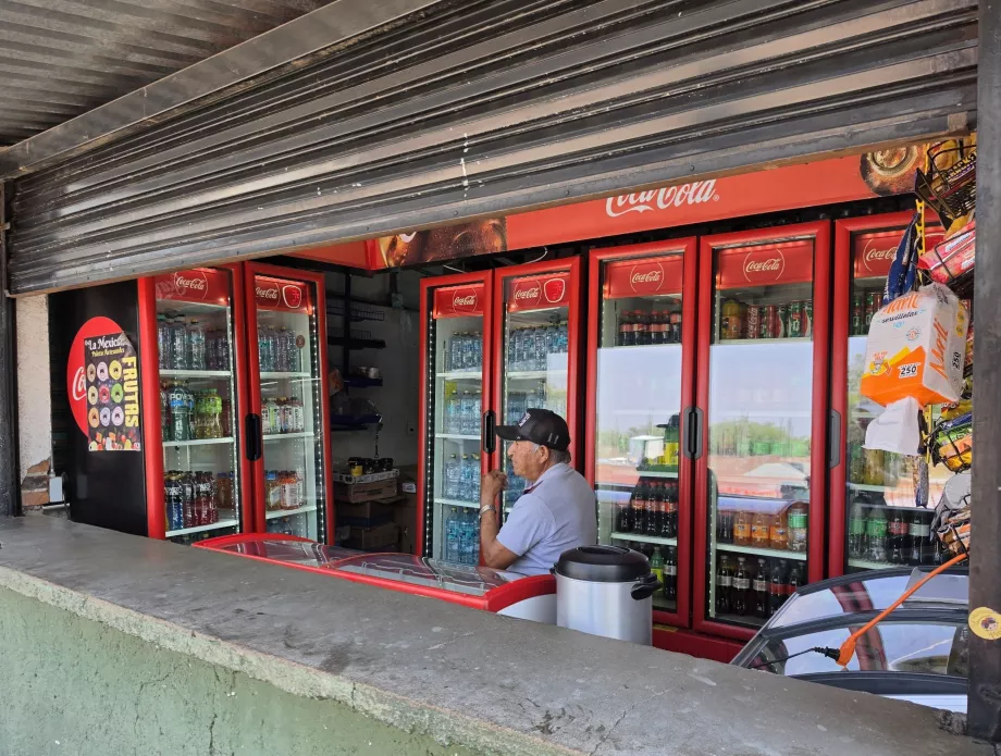 Vente de boissons à l'entrée numéro 2