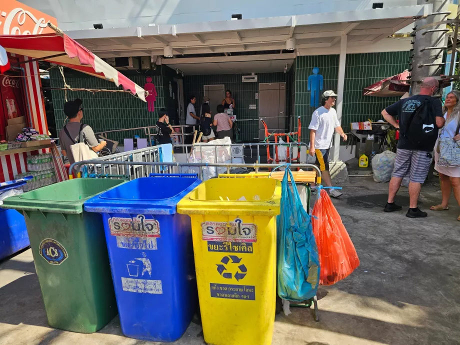 Marché de Chatuchak, poubelles