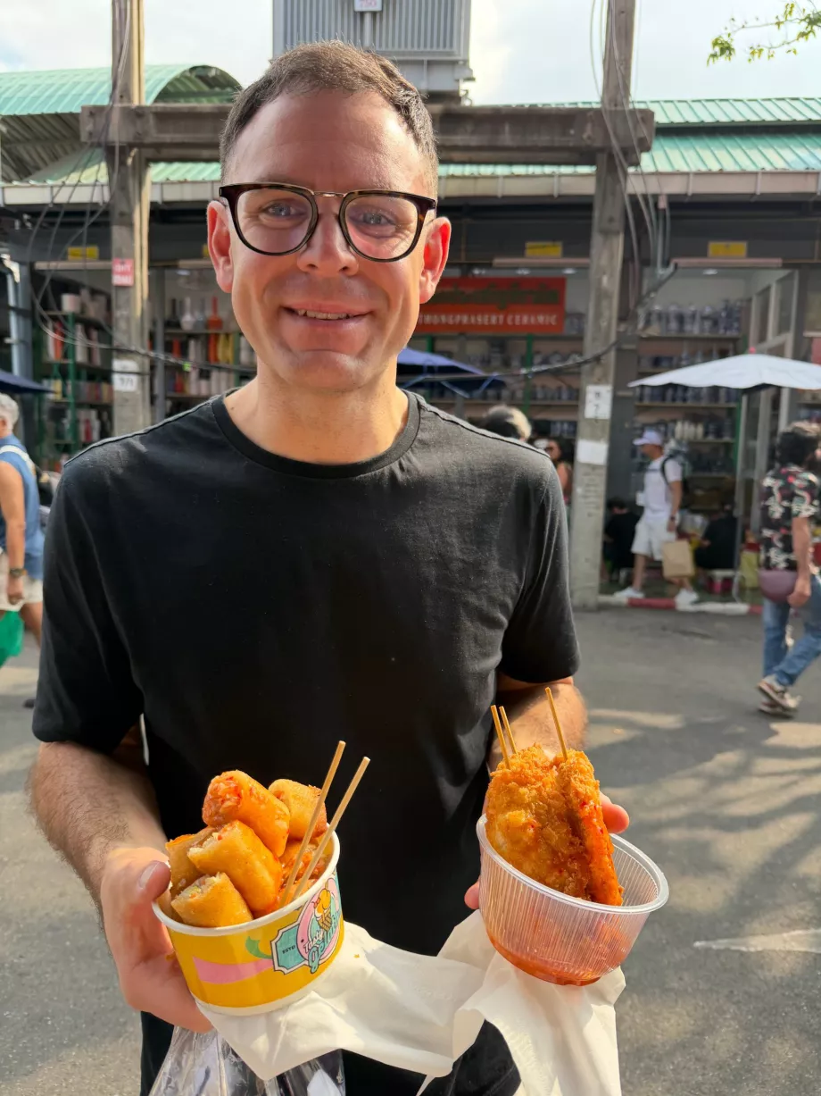 Moi avec de la nourriture au marché de Chatuchak