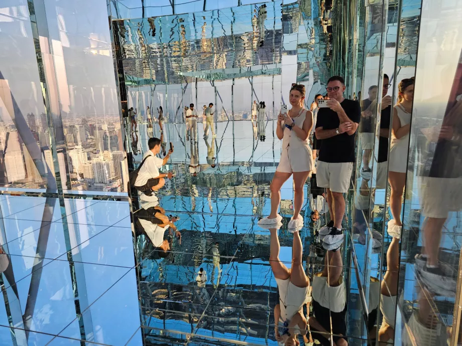 Akara Sky Hanuman - Nous dans la salle Réflexion Bangkok