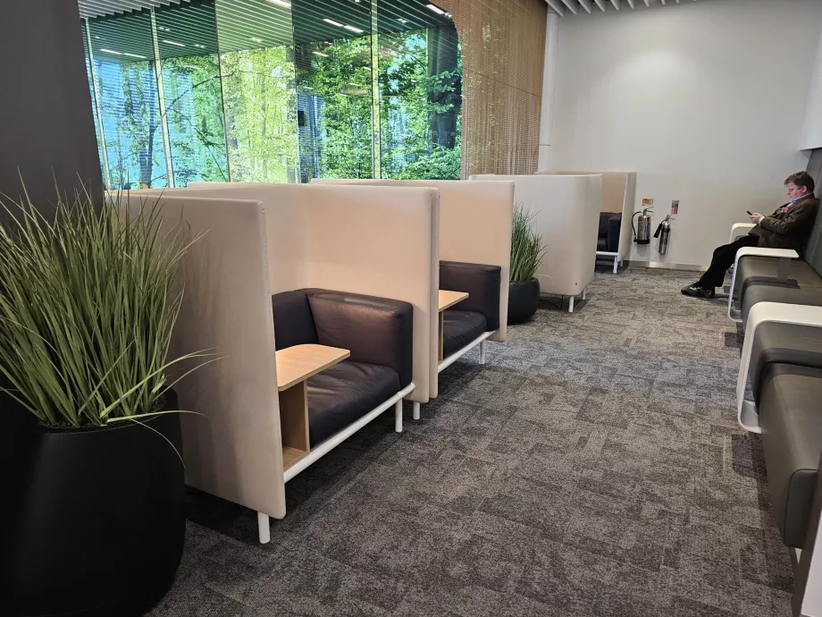 Assis dans le salon des sénateurs