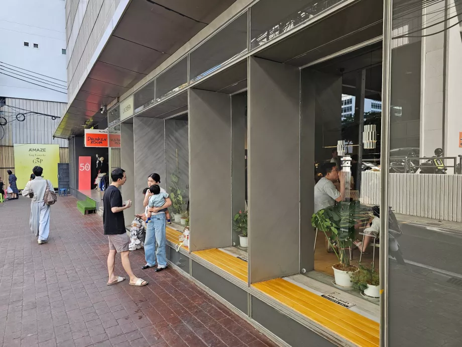 La Cabra, places assises en plein air