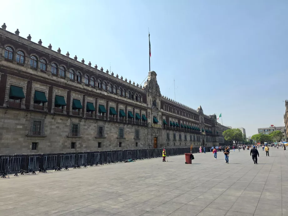 Place Zócalo, Palacio Nacional