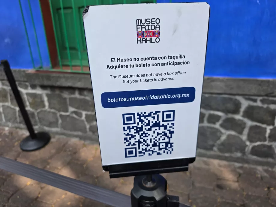 Panneau d'information au musée