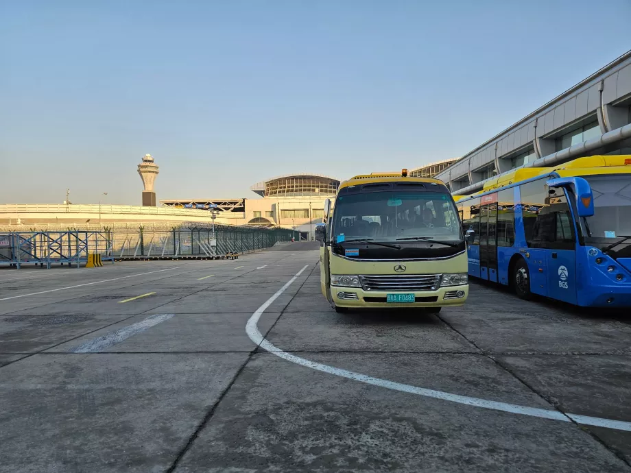 Transfert en bus vers l'avion