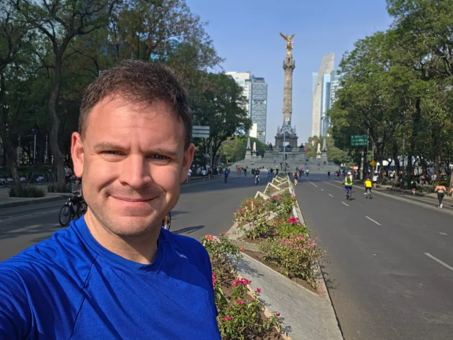 C'est moi, lors de mon jogging du dimanche matin le long de l'avenue Reforma