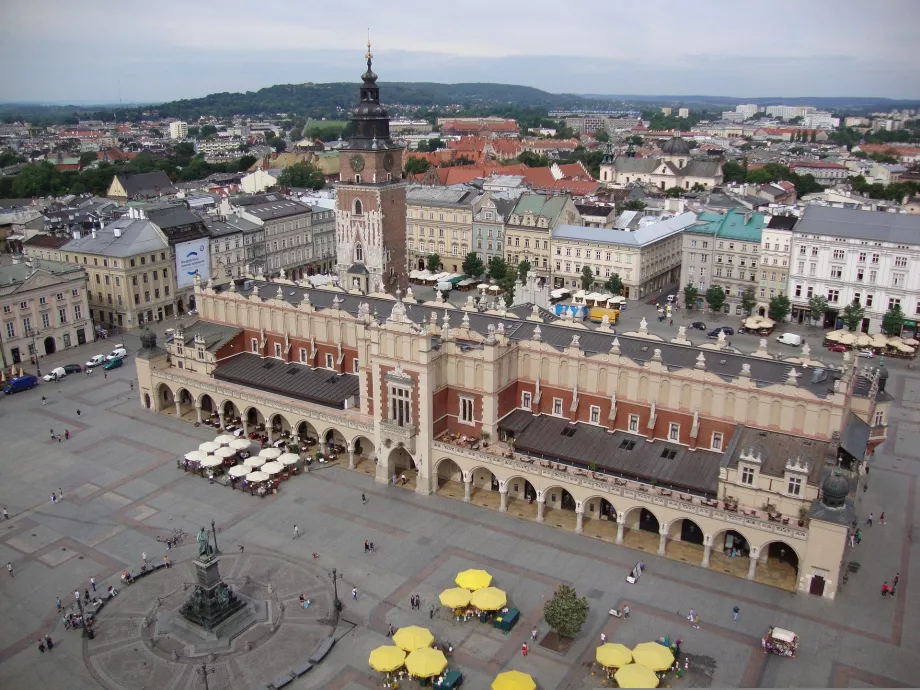 La Halle aux Tissus et la tour de l'hôtel de ville
