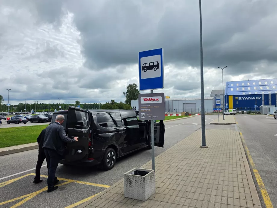 Arrêt de minibus Ollex