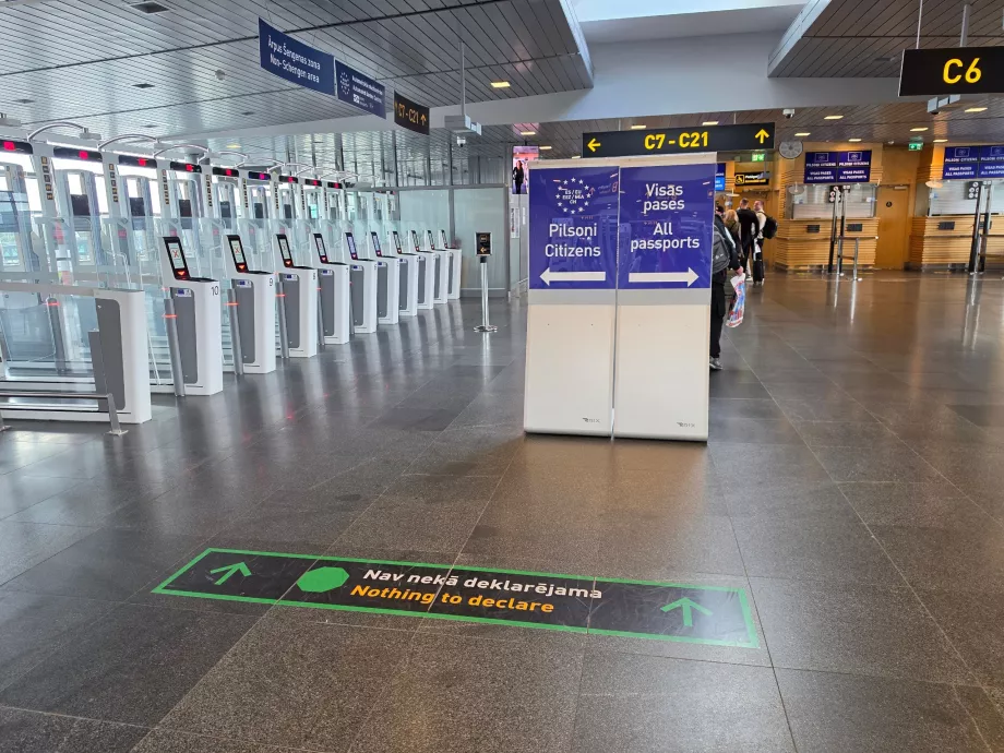 Contrôle des passeports pour les vols en dehors de l'espace Schengen