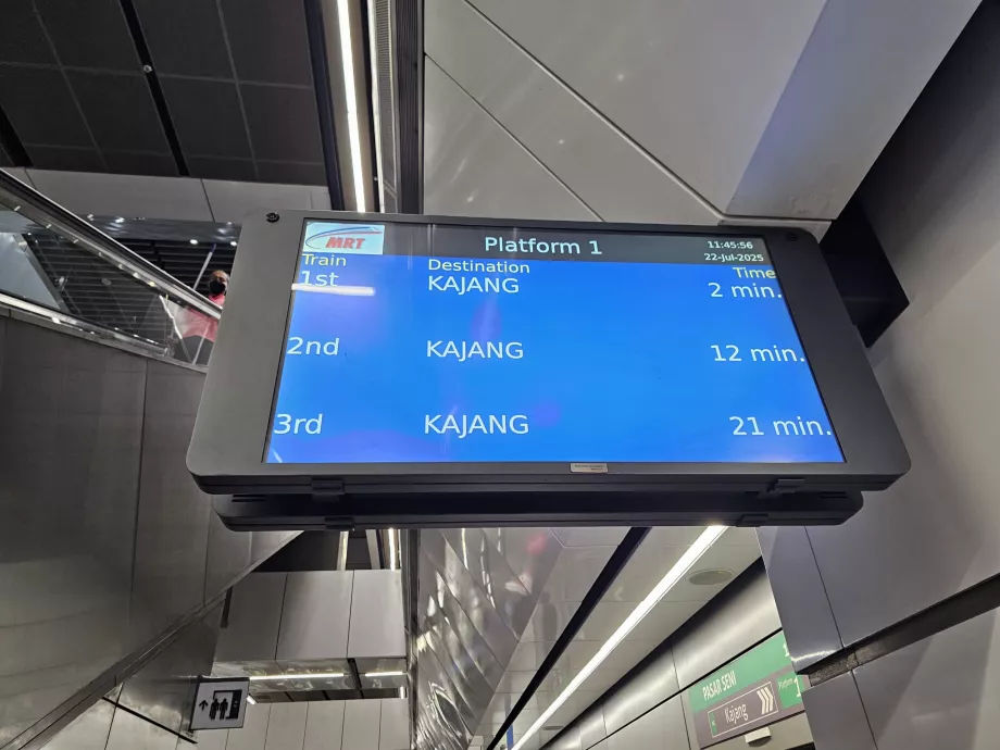 Panneaux d'information dans le métro