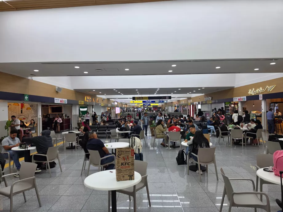 Aire de restauration, zone de transit, Terminal 1