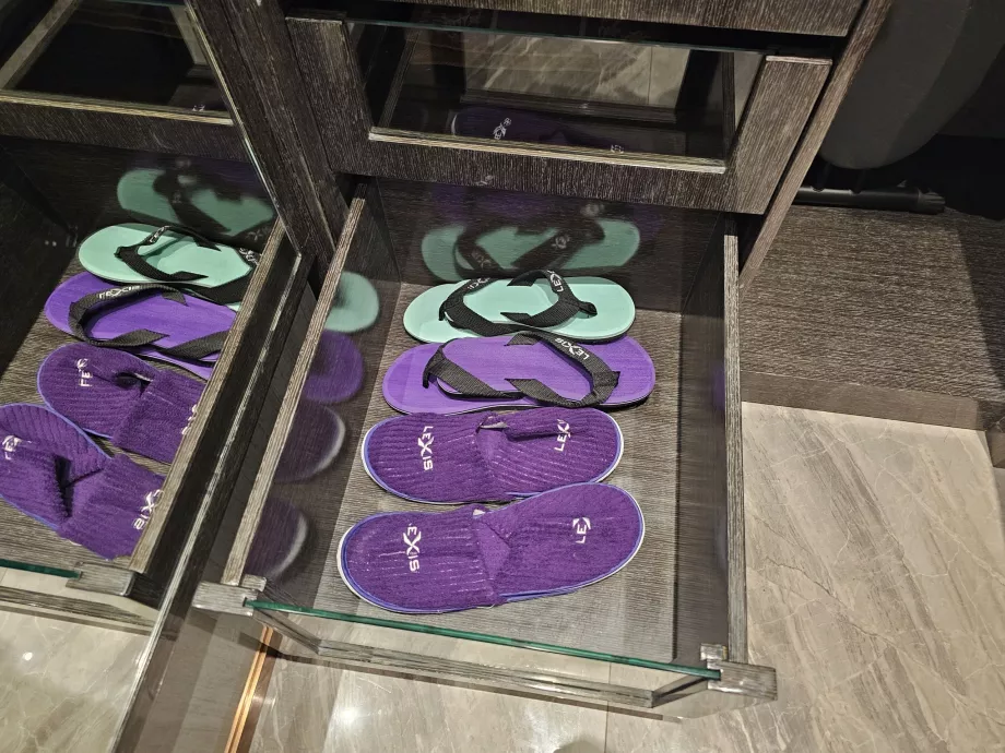 Tongs et pantoufles
