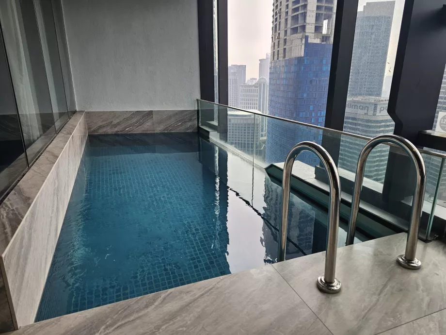 Piscine sur le balcon