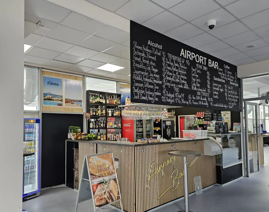 Bar de l'aéroport après le contrôle de sécurité