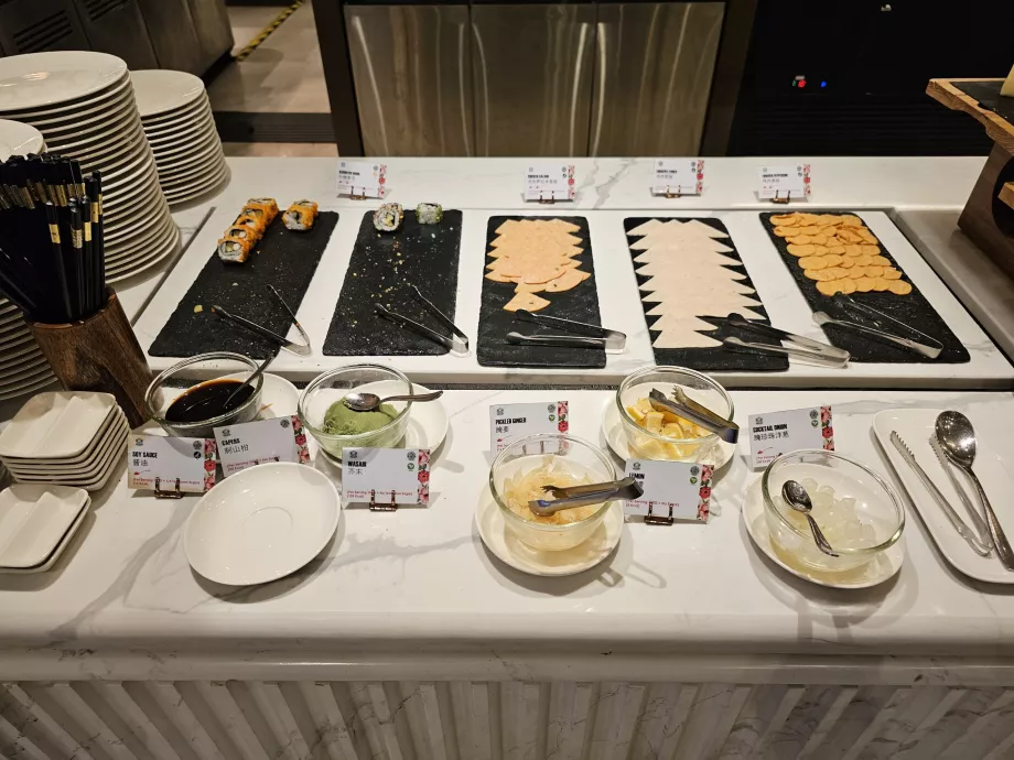 Petit-déjeuner froid occidental et japonais