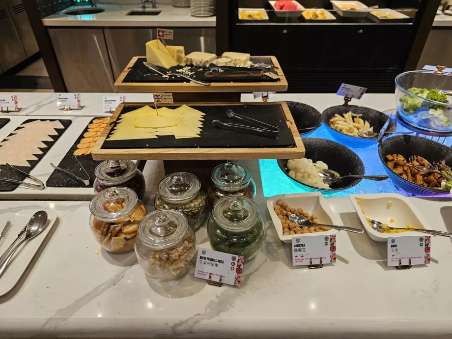 Petit-déjeuner froid occidental et japonais
