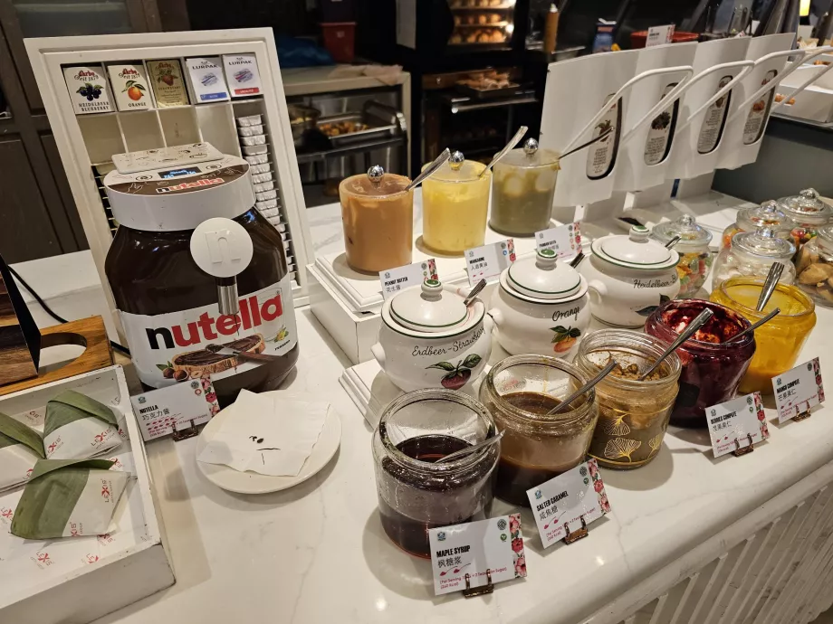 Marmelades, miel et nutella