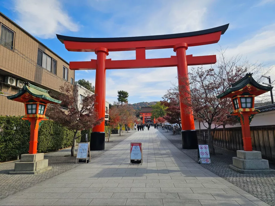 Zone d'entrée piétonne depuis les gares