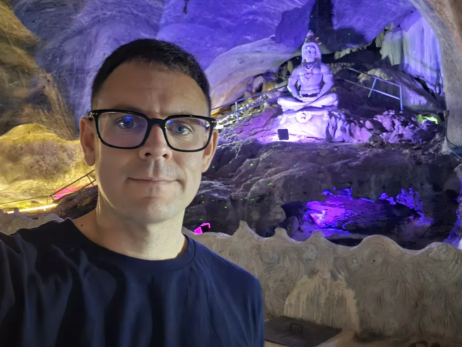 Moi dans la grotte du Ramayana