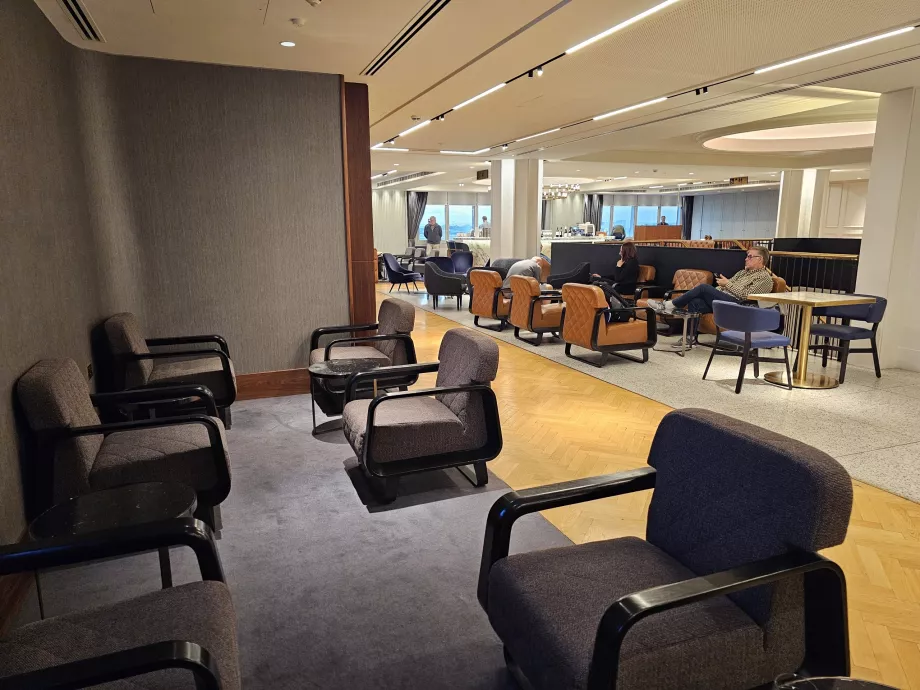 Fauteuils dans l'aire de repos