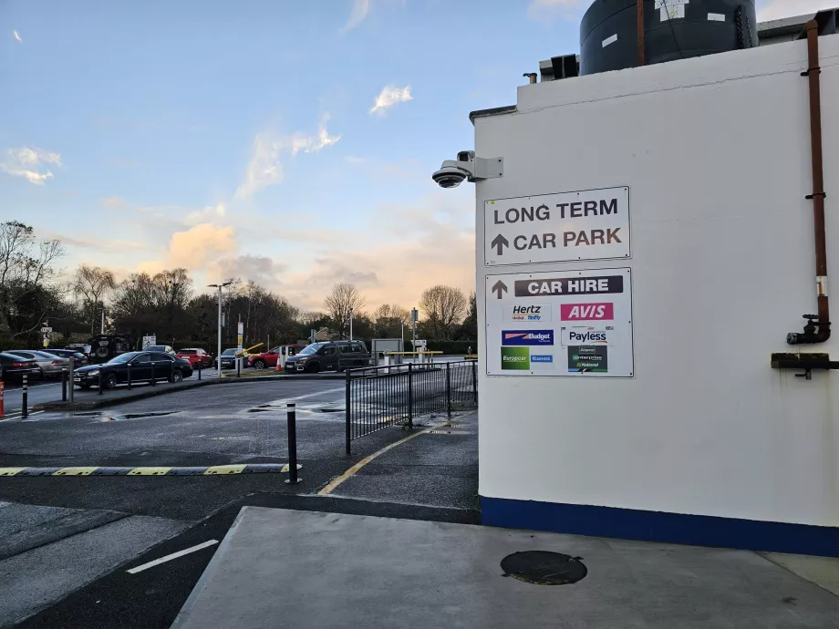 Itinéraire à pied vers les agences de location de voitures