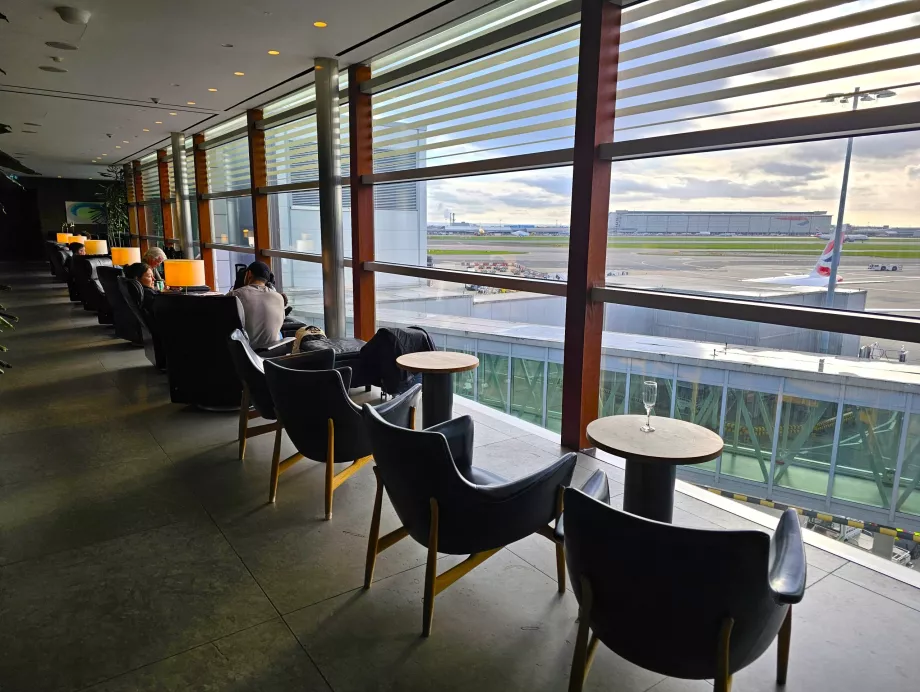 Fauteuils avec vue sur le tarmac