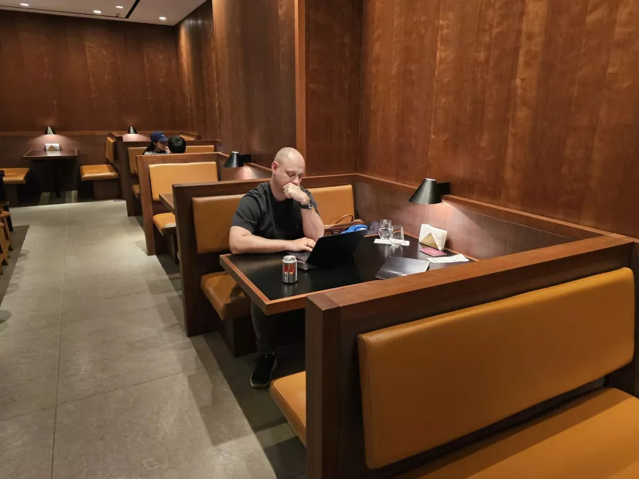 Nous travaillons dans le salon