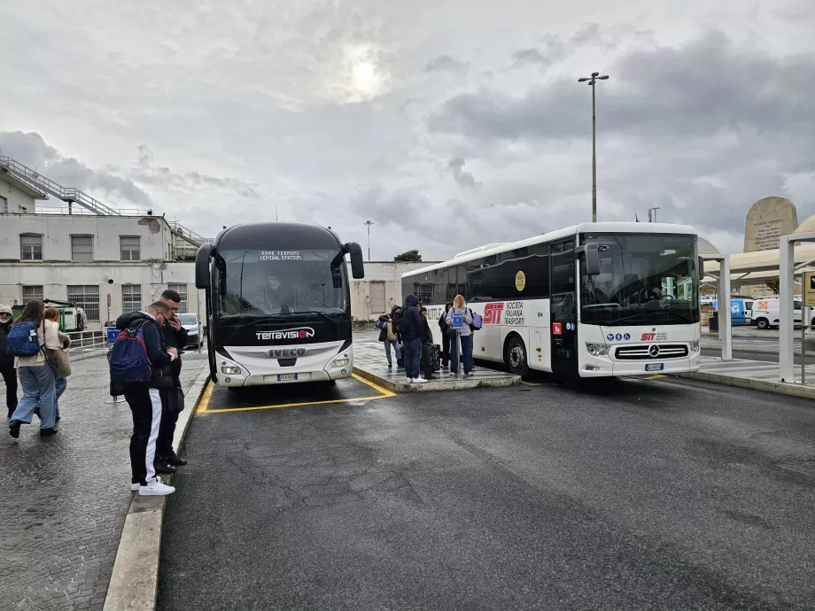 Arrêts de bus express en direction de Roma Termini