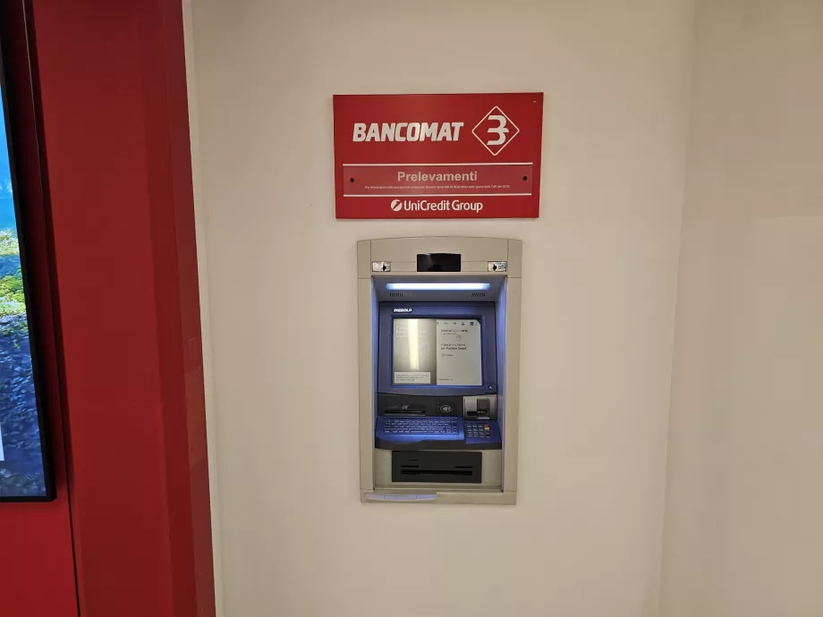 Distributeur automatique de billets UniCredit