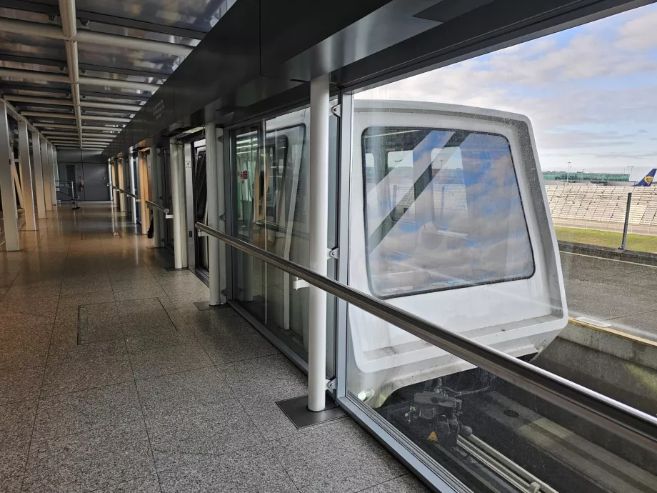 Train automatique, aéroport de Stansted
