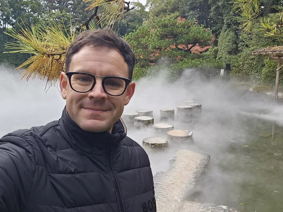 Moi dans les jardins du sanctuaire Heian-Jing