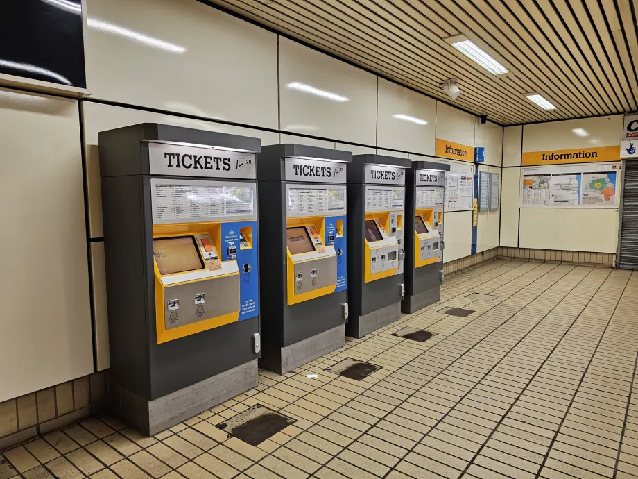 Distributeurs de tickets dans les stations de métro