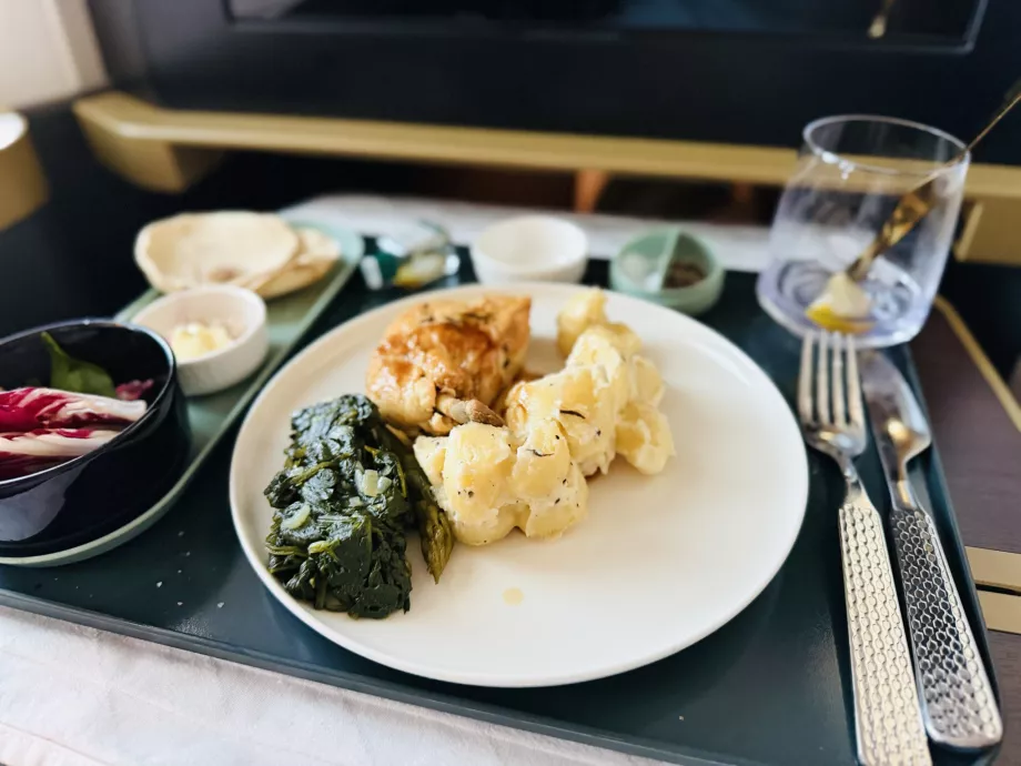 Suprême de poulet avec gnocchi et épinards