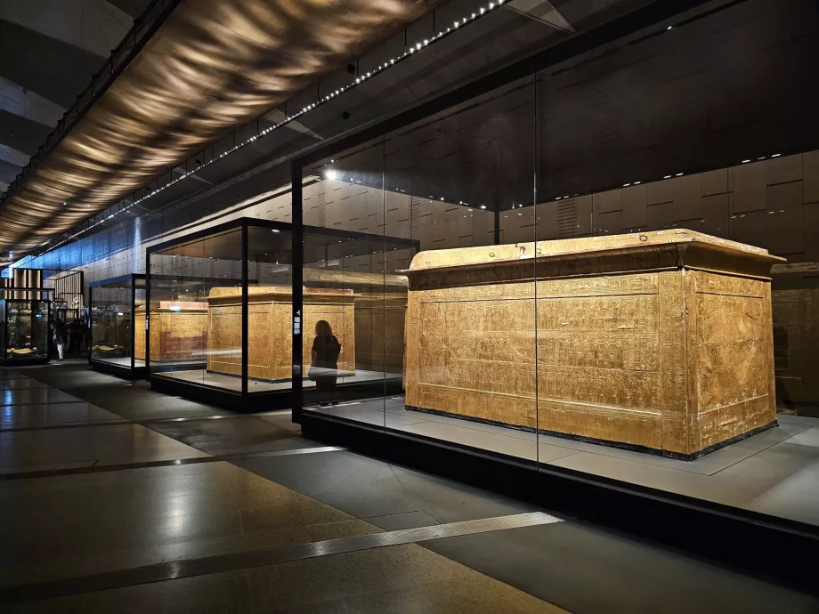 Tombes dans les galeries principales