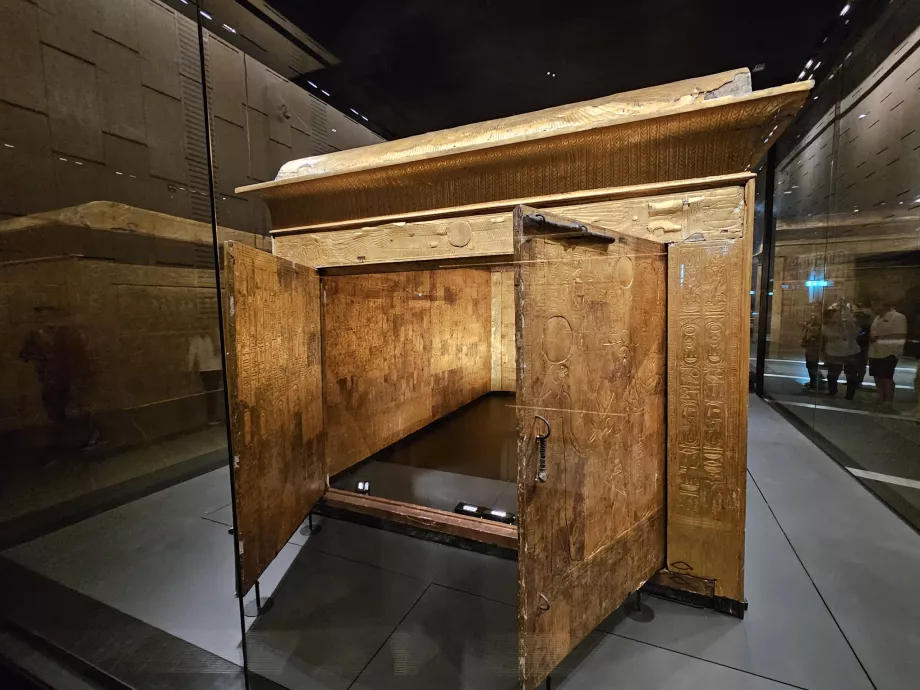 Tombes dans les galeries principales